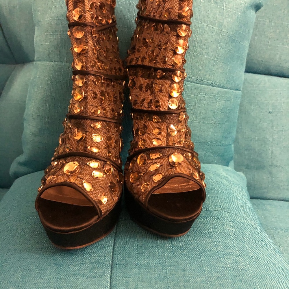 Diamond studded boots! Doesn’t get any better!